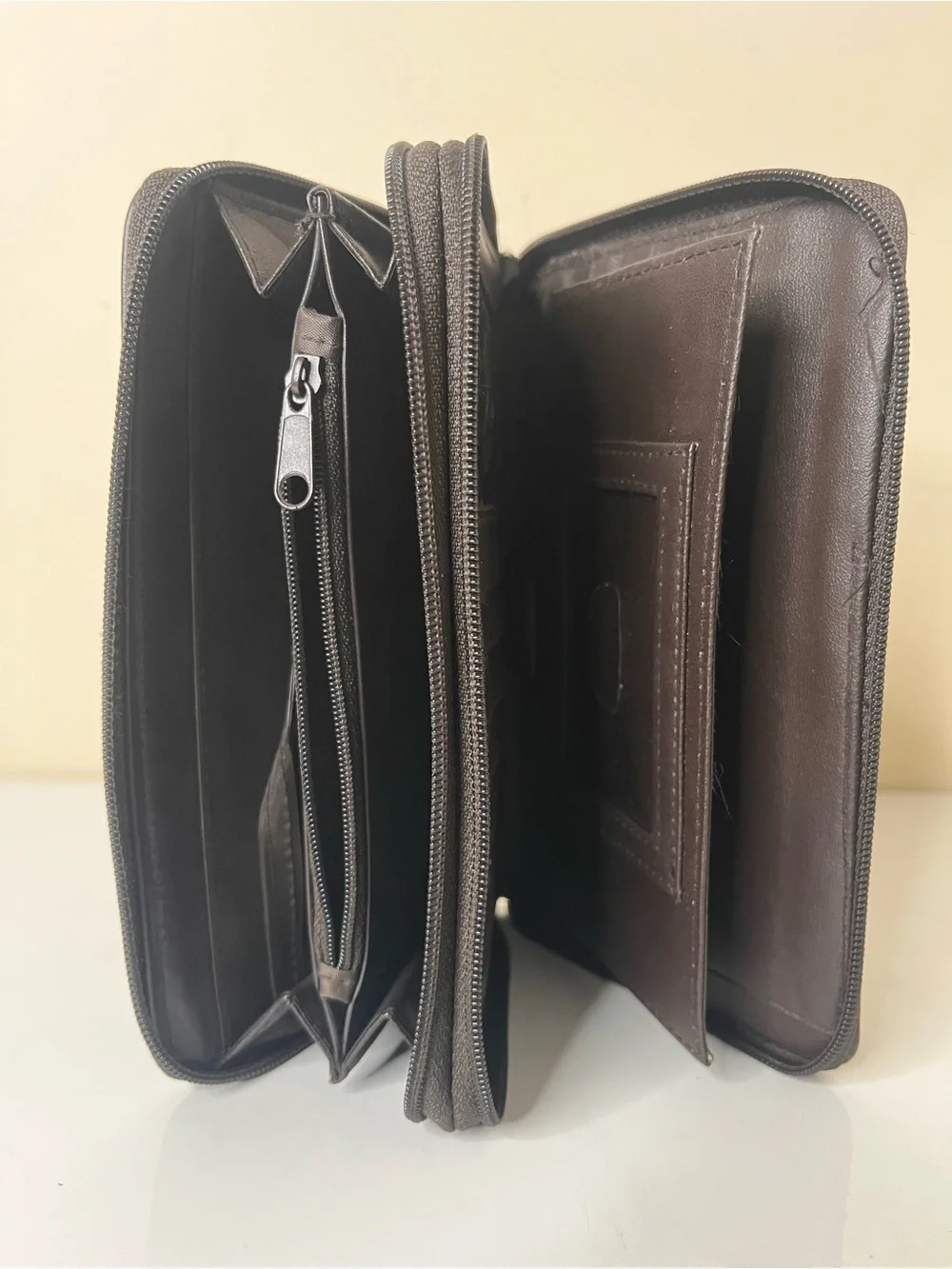 Vintage Men's Dark Brown Leather Zip Wallet